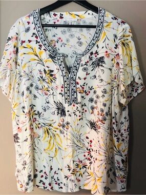 Skies are Blue Floral Aztec Top Size 1x